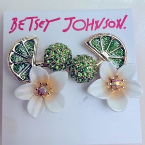 Betsy Johnson earrings 🌺